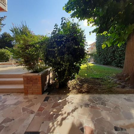 La Gran Dama Bed & Breakfast Розето дели Абруци Екстериор снимка
