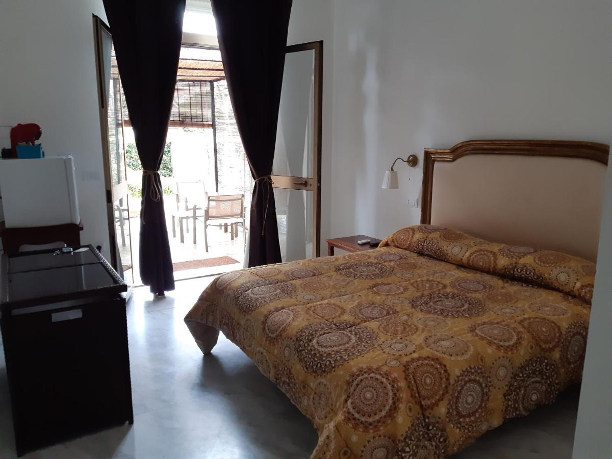 La Gran Dama Bed & Breakfast Розето дели Абруци Екстериор снимка