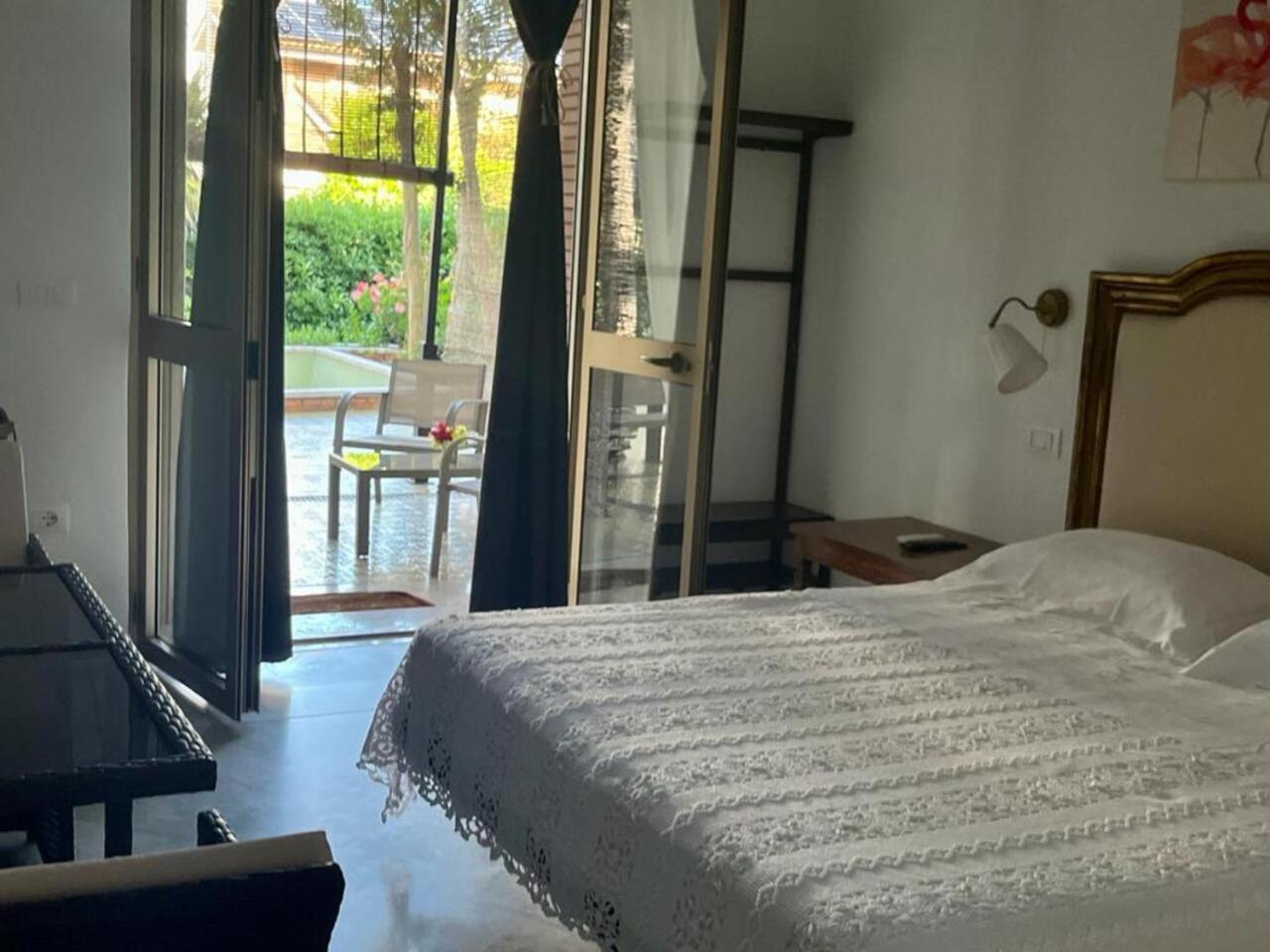 La Gran Dama Bed & Breakfast Розето дели Абруци Стая снимка